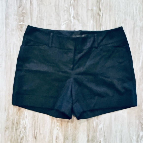 The Limited cuffed short size 12 - Picture 7 of 9